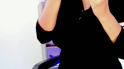 Lilah Sweet online show from February 9, 1:25 pm