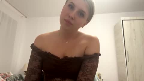 lilamilesaa online show from October 9, 6:01 pm