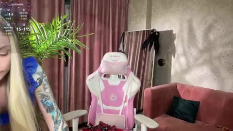 Lili online show from May 12, 10:22 am