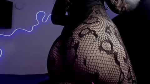 lili_evanss online show from May 25, 5:45 pm