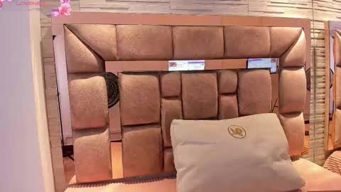 LILIAN  online show from October 9, 8:46 pm