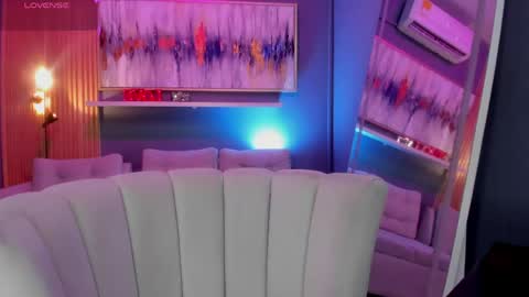holis soy lily chang no olvides el pulgar arriba es muy importante para mi 3 independent model online show from May 21, 8:18 pm