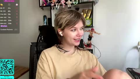 Lilian online show from May 2, 7:22 am