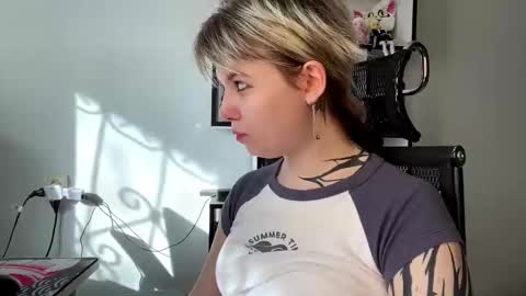 Lilian online show from March 15, 6:59 am