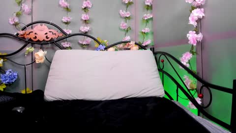 hi guys Im new here Im 18 years oldIve never had sex online show from January 16, 2:51 pm