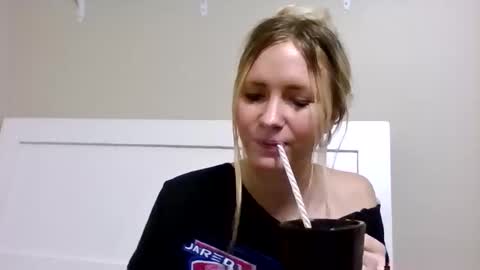 lilib2656 online show from April 3, 12:41 am