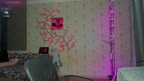 Lilie online show from October 8, 8:57 pm