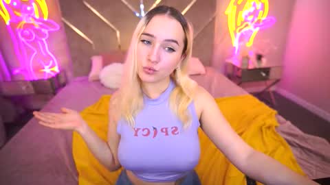 lilielfie online show from November 7, 1:49 pm