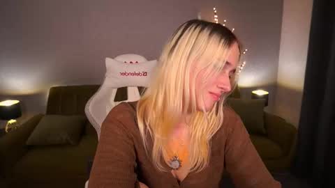 lilielfie online show from October 26, 8:59 pm