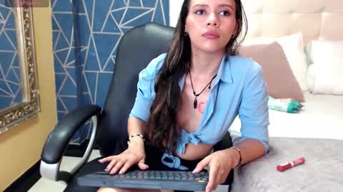 LilyJensen online show from October 13, 10:45 pm