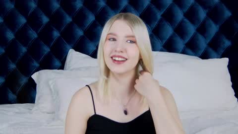 LiliLinn online show from December 4, 4:32 am