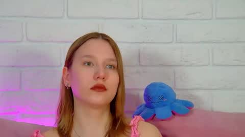 LiliLinn online show from May 23, 7:06 am