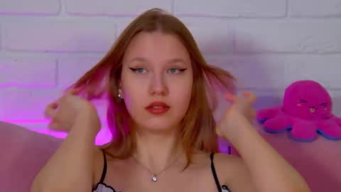 LiliLinn online show from May 15, 8:06 am
