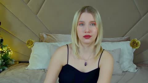 LiliLinn online show from December 23, 6:44 am