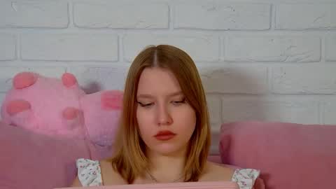 LiliLinn online show from May 11, 2:45 pm