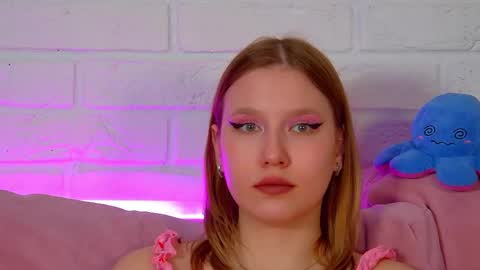 LiliLinn online show from May 16, 10:36 am