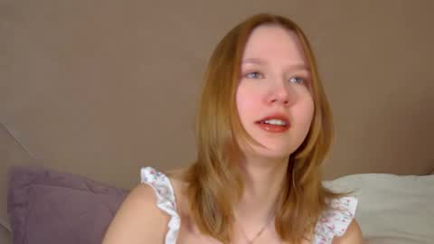 LiliLinn online show from May 1, 6:05 am