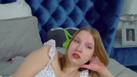 LiliLinn online show from May 5, 5:10 am