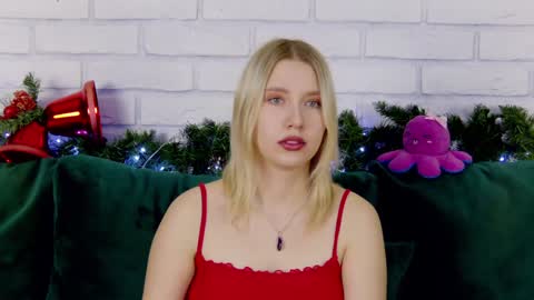 LiliLinn online show from December 24, 5:49 am