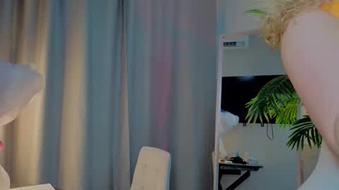 lililok101 online show from November 6, 3:01 am