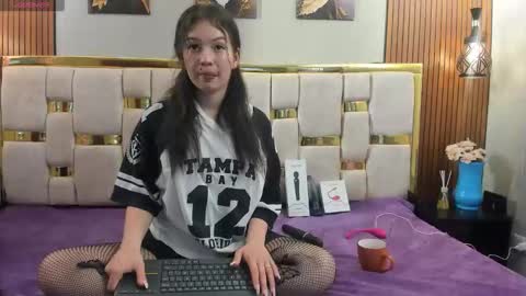 lilimini online show from May 11, 8:50 pm