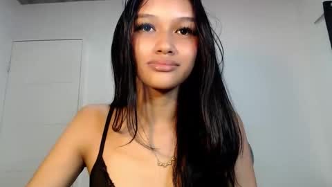 Chloe online show from March 12, 3:04 pm