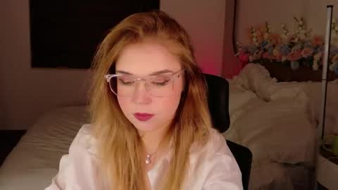 Lilith Bonheur online show from April 10, 8:15 pm