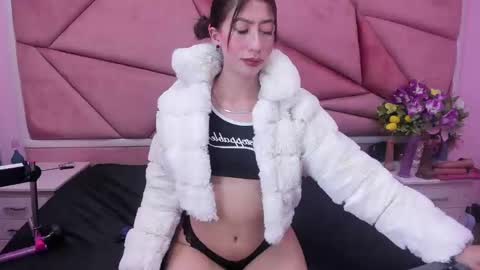 lilith cooper20 online show from December 6, 9:34 pm