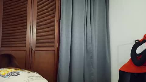 Snapshot of lilith_cruzz chatting on October 14, 5:10 am Lilith online show from October 14, 5:10 am
