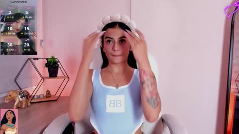 Lili petit  online show from January 9, 1:37 pm