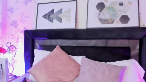 Snapshot of lilith_thompson chatting on September 18, 6:39 pm lilith_thompson online show from September 18, 6:39 pm