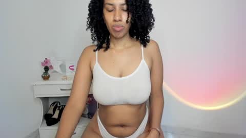 Alejandra  online show from May 24, 6:45 am