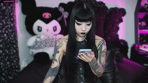   online show from November 6, 11:21 pm