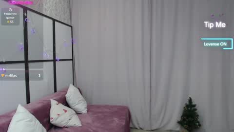 Lillian online show from December 12, 8:36 am
