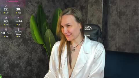 lillian_white1 online show from May 27, 12:54 am