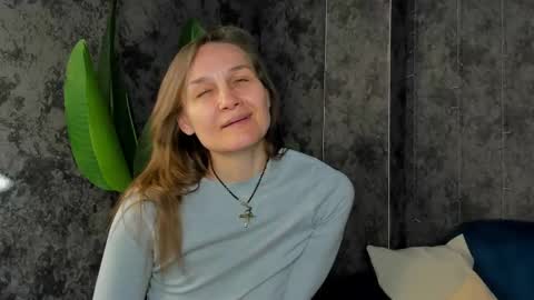 lillian_white1 online show from May 4, 1:20 am