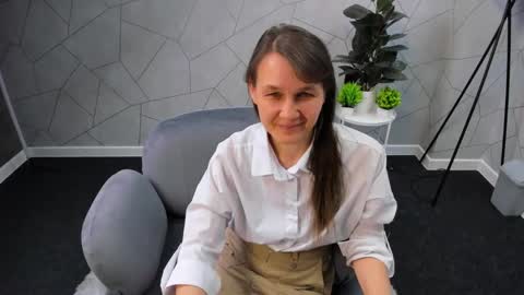 lillian_white1 online show from December 6, 7:21 am