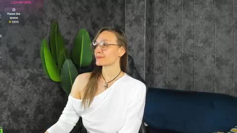 lillian_white1 online show from May 24, 1:15 am