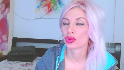 Lara online show from February 13, 7:21 pm