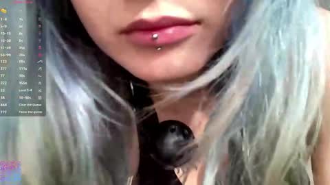 Amelia online show from May 17, 1:32 pm