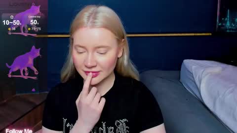 lillie_berry online show from March 19, 4:17 am