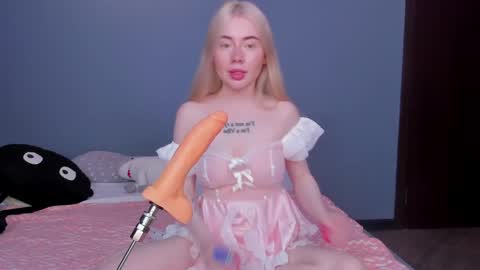 lillie_berry online show from May 9, 5:20 am