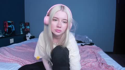 lillie_berry online show from May 22, 6:00 am