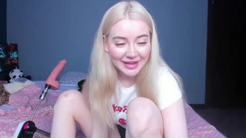 lillie_berry online show from May 13, 5:46 am