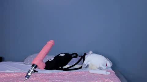 lillie_berry online show from May 3, 5:33 am