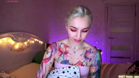 LilliMoore online show from May 8, 12:58 am