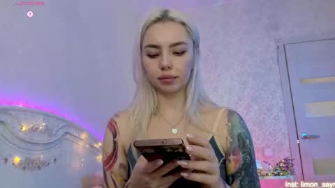 LilliMoore online show from October 11, 1:32 am