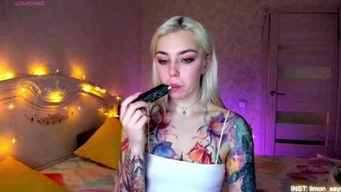 LilliMoore online show from April 3, 11:58 pm