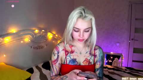 LilliMoore online show from February 23, 11:59 pm