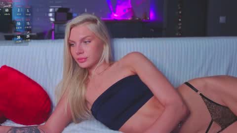 lilly_lux online show from May 13, 2:01 pm